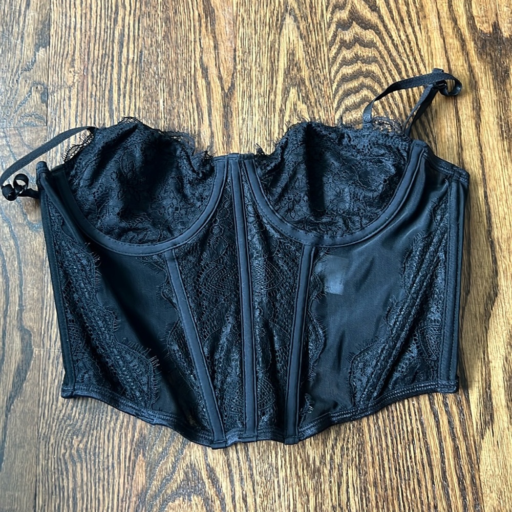 White fox lace corset